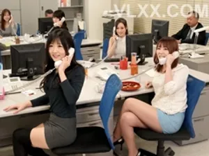 Không che em ngành liếm cặc cho khách